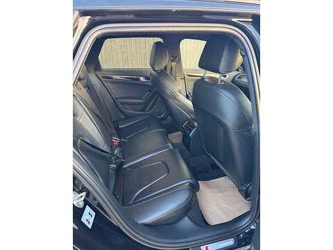 Audi A4 Avant TDI Black Edition Plus - U1555