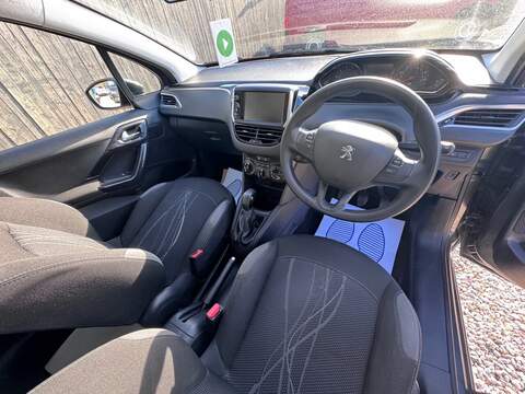 Peugeot 208 VTi PureTech Active - U1592