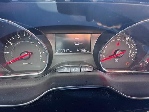 Peugeot 208 VTi PureTech Active - U1592