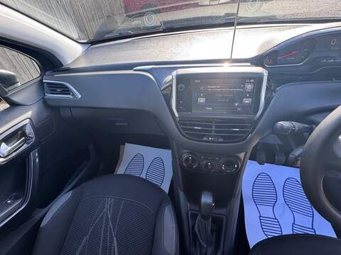 Peugeot 208 VTi PureTech Active - U1592