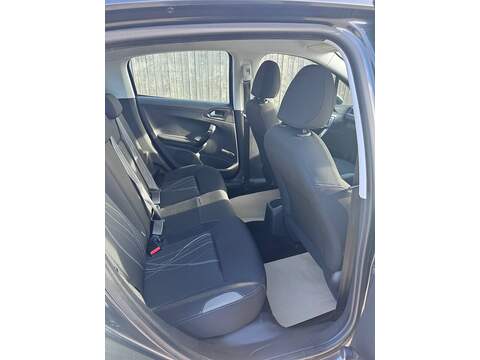 Peugeot 208 VTi PureTech Active - U1592