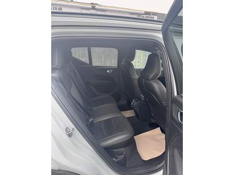 Volvo XC40 D3 R-Design Pro - U1617