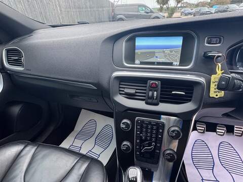 Volvo V40 D2 R-Design Lux Nav - U1624