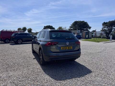 Volkswagen Tiguan TDI BlueMotion Tech SE - U1688