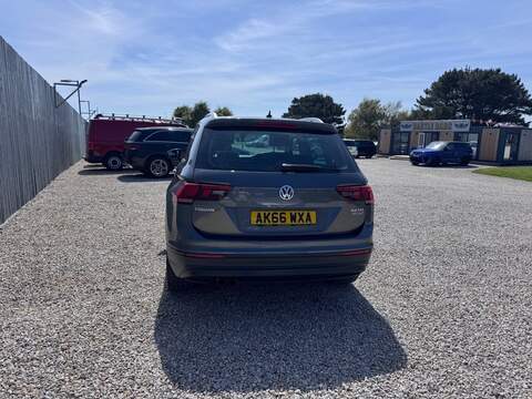 Volkswagen Tiguan TDI BlueMotion Tech SE - U1688