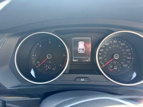 Volkswagen Tiguan TDI BlueMotion Tech SE - U1688