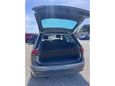 Volkswagen Tiguan TDI BlueMotion Tech SE - U1688