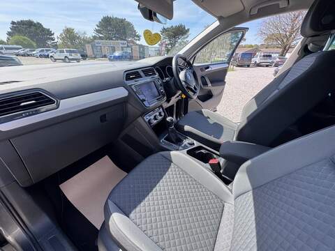 Volkswagen Tiguan TDI BlueMotion Tech SE - U1688