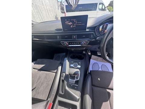 Audi A4 Avant TFSI Black Edition - U1714