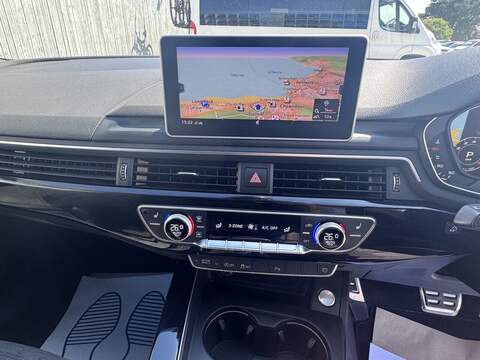 Audi A4 Avant TFSI Black Edition - U1714