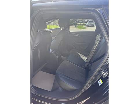 Audi A4 Avant TFSI Black Edition - U1714