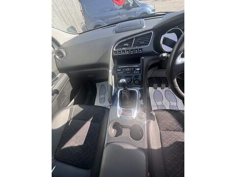 Peugeot 3008 HDi Allure - U1785
