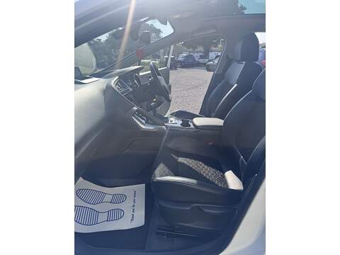 Peugeot 3008 HDi Allure - U1785