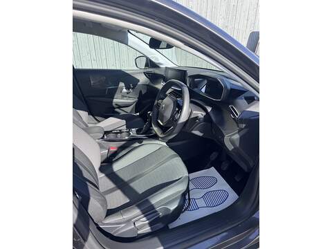 Peugeot 208 PureTech Allure Premium - U1812