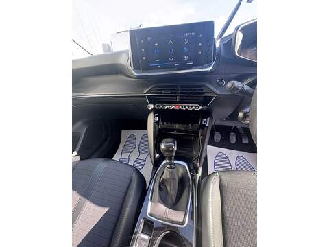 Peugeot 208 PureTech Allure Premium - U1812