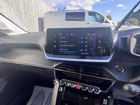 Peugeot 208 PureTech Allure Premium - U1812