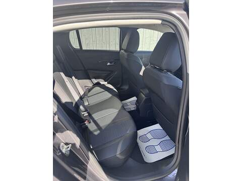 Peugeot 208 PureTech Allure Premium - U1812
