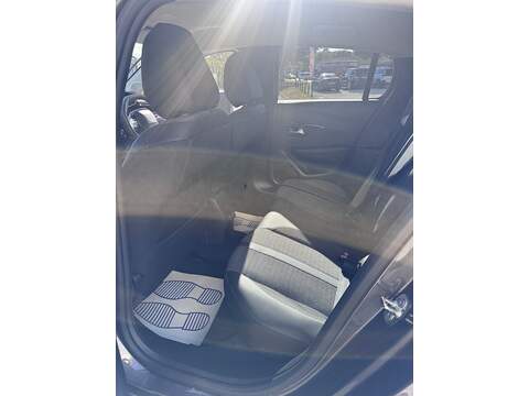 Peugeot 208 PureTech Allure Premium - U1812
