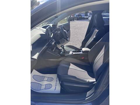 Peugeot 208 PureTech Allure Premium - U1812