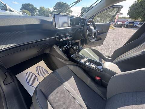 Peugeot 208 PureTech Allure Premium - U1812