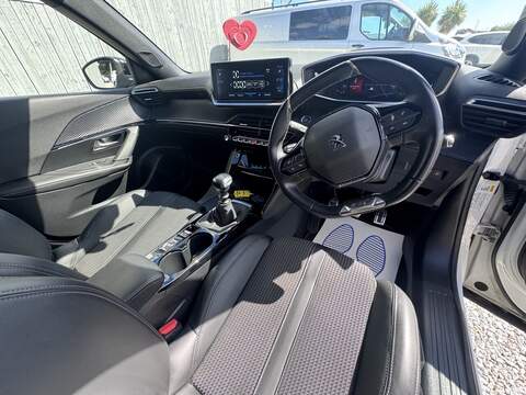 Peugeot 2008 PureTech GT - U1817