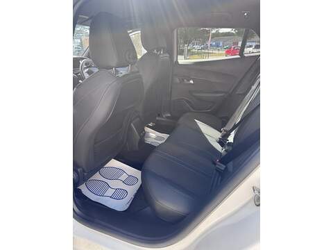 Peugeot 2008 PureTech GT - U1817