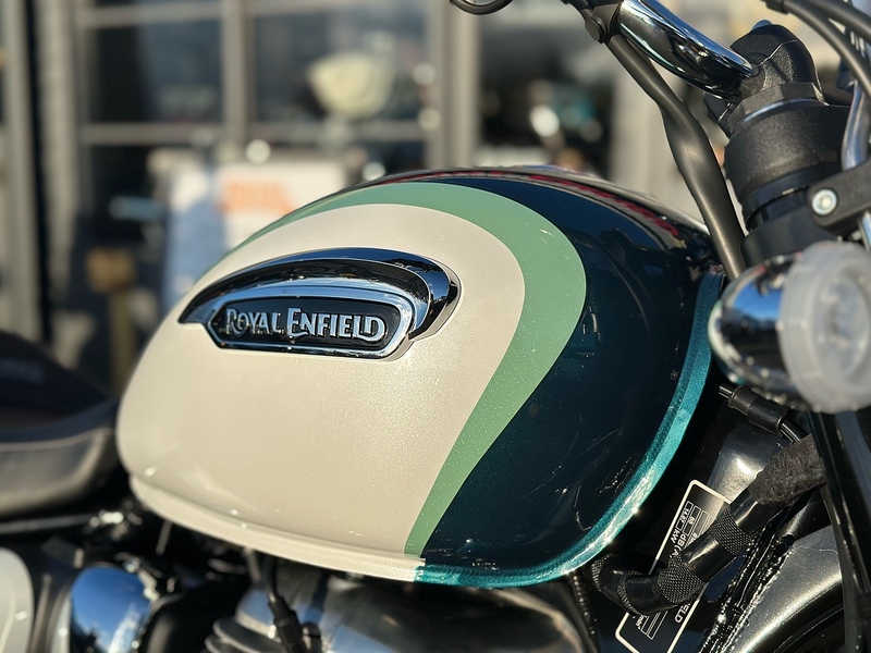 ROYAL ENFIELD New Royal Enfield Meteor 350 Aurora
