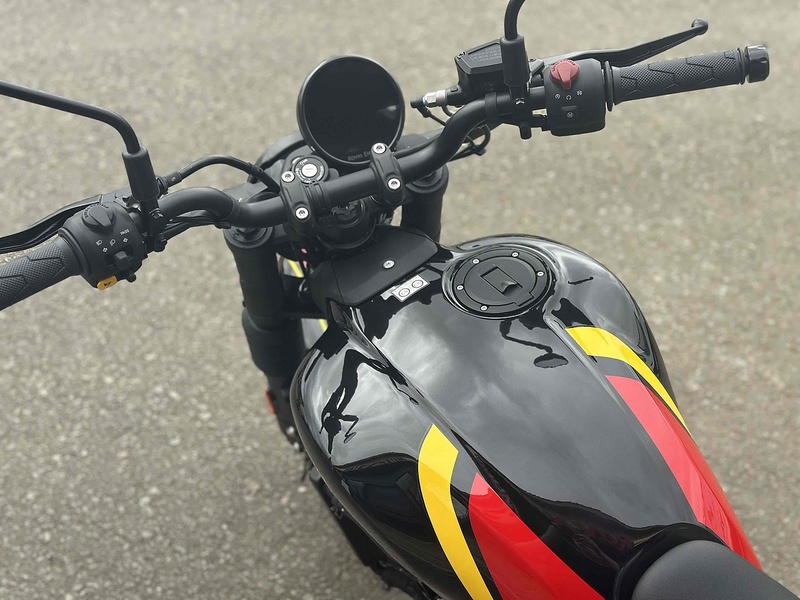 ROYAL ENFIELD NEW GUERRILLA 450 SHERPA - ALL IN STOCK!