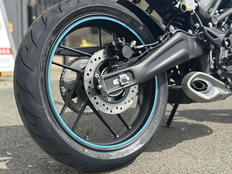 Voge E5+ Naked .125 Manual Petrol