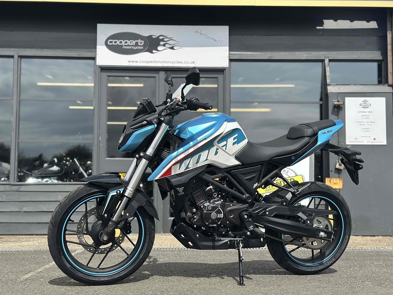 Voge E5+ Naked .125 Manual Petrol