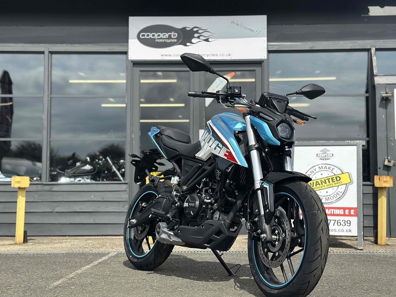 Voge E5+ Naked .125 Manual Petrol