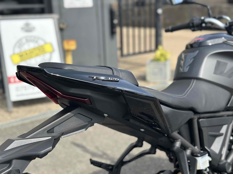 Voge E5+ Naked .125 Manual Petrol