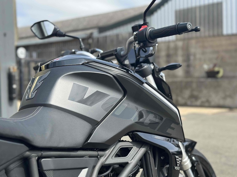 Voge E5+ Naked .125 Manual Petrol