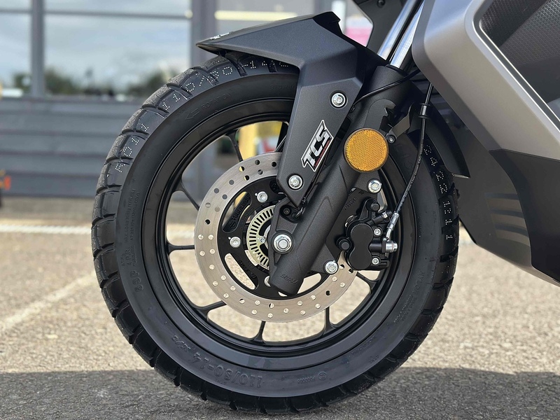 Voge E5+ SCOOTER .125 MANUAL PETROL