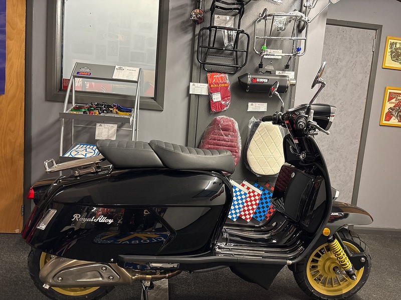ROYAL ALLOY E5+ SCOOTER .35 AUTOMATIC PETROL