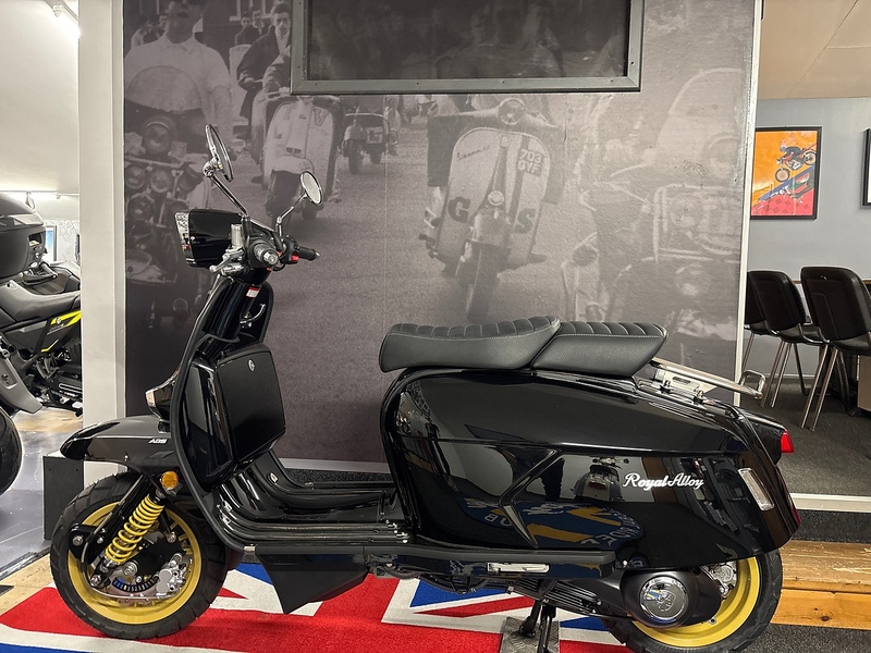 ROYAL ALLOY E5+ SCOOTER .35 AUTOMATIC PETROL