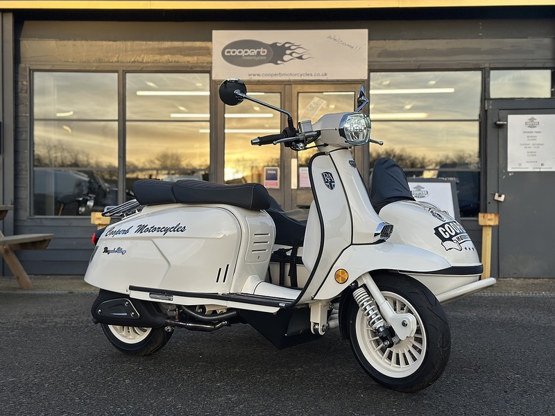 2025 / 75 Royal Alloy GP 350 Sidecar Less Than 100 Miles