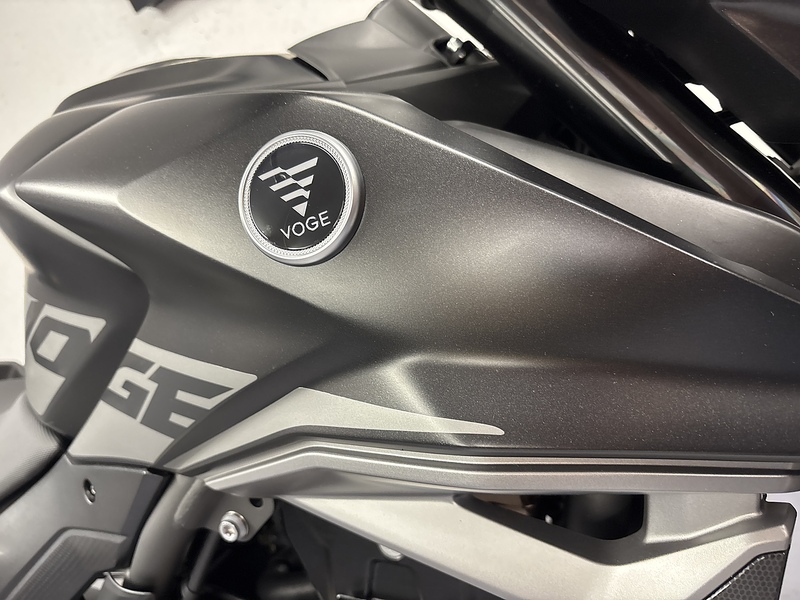 VOGE E5+ NAKED .625 MANUAL PETROL