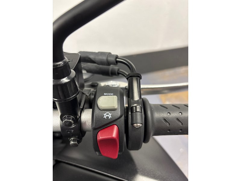 VOGE E5+ NAKED .625 MANUAL PETROL