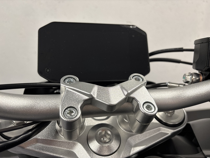 VOGE E5+ NAKED .625 MANUAL PETROL