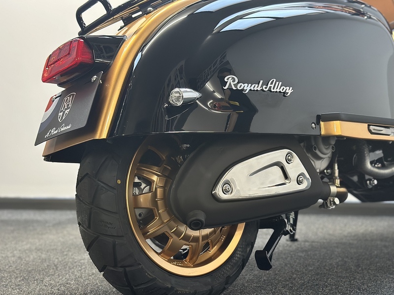 ROYAL ALLOY E5+ SCOOTER .35 AUTOMATIC PETROL