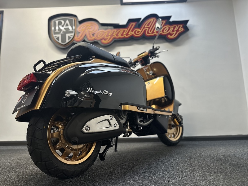 ROYAL ALLOY E5+ SCOOTER .35 AUTOMATIC PETROL