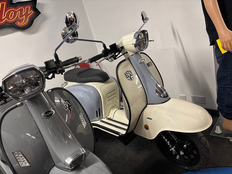 ROYAL ALLOY E5+ SCOOTER .320 AUTOMATIC PETROL