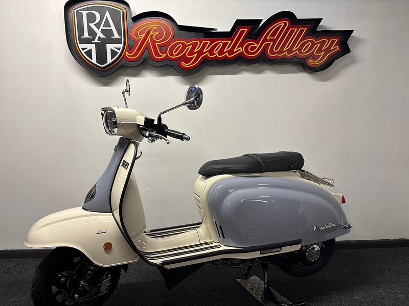 ROYAL ALLOY E5+ SCOOTER .320 AUTOMATIC PETROL