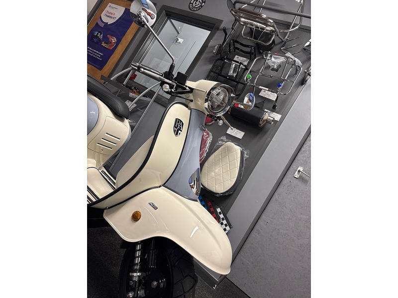 ROYAL ALLOY E5+ SCOOTER .320 AUTOMATIC PETROL