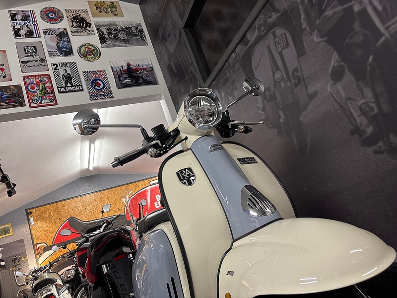 ROYAL ALLOY E5+ SCOOTER .320 AUTOMATIC PETROL