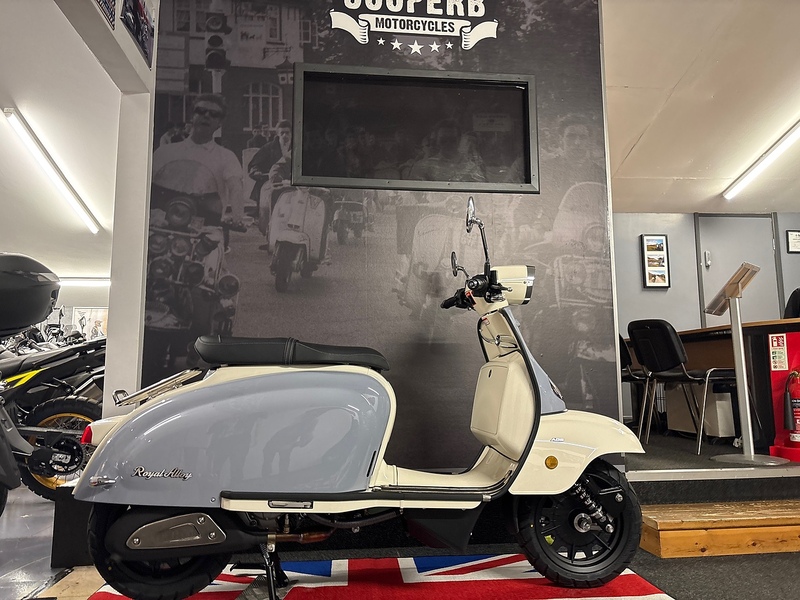 ROYAL ALLOY E5+ SCOOTER .320 AUTOMATIC PETROL