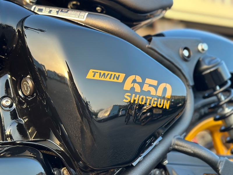 Royal Enfield CUSTOM .65 RETRO MANUAL PETROL