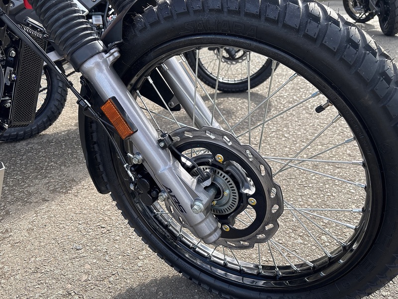HERO E5+ .2 ADVENTURE MANUAL PETROL