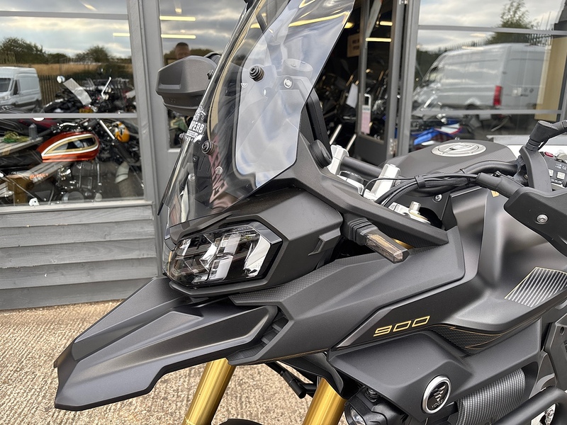 VOGE DEMO .9 ADVENTURE MANUAL PETROL